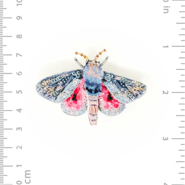 Seidenraupe Brosche von Trovelore