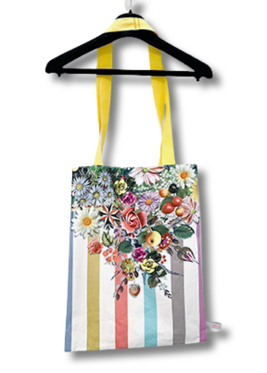 Tasche mit floralen Printmotiven auf gestreiftem Hintergrund, entworfen von Designer Bernhard Duss.